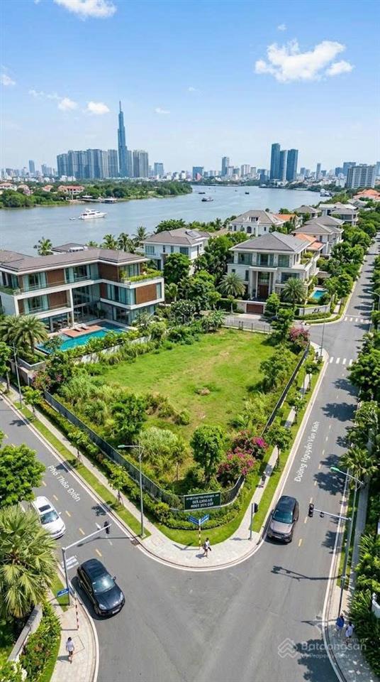 Cơ hội đầu tư có 102. siêu phẩm góc 2mt trần não q2. đã có chỉ tiêu xd 2h/10t. giá chỉ 450tr/m2