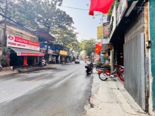 Ngay mặt đường đông ngạc. khoang 5m ra chợ  nhà mới ở ngay  tiện ích xung quanh. ô tô đi qua cổng