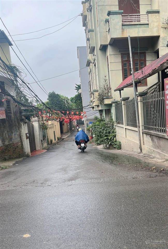 Nhà đẹp ở ngay  gần bảo tàng đại tướng nguyễn chí thanh ô tô đi vào tận cổng.