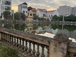 Các bác đang thấy phố xá đông quá, cần mua nhà có chỗ để xe thoải mái. nhà chất, ở sướng 7 chỗ vào