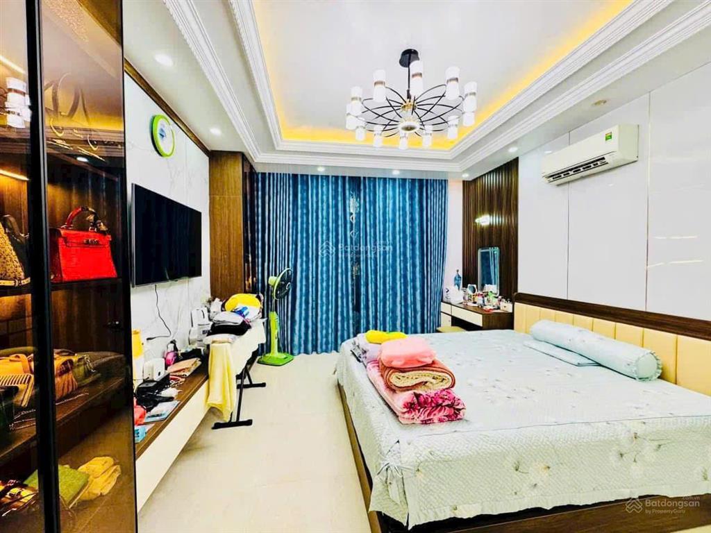 Cực phẩm nhà phố tuyến 2 văn cao  nhà 5 tầng có thang máy  ô tô đỗ cửa