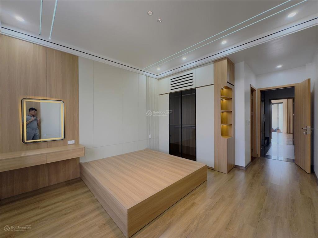 Nhà đẹp thang máy  full nội thất  phân lô lê hồng phong