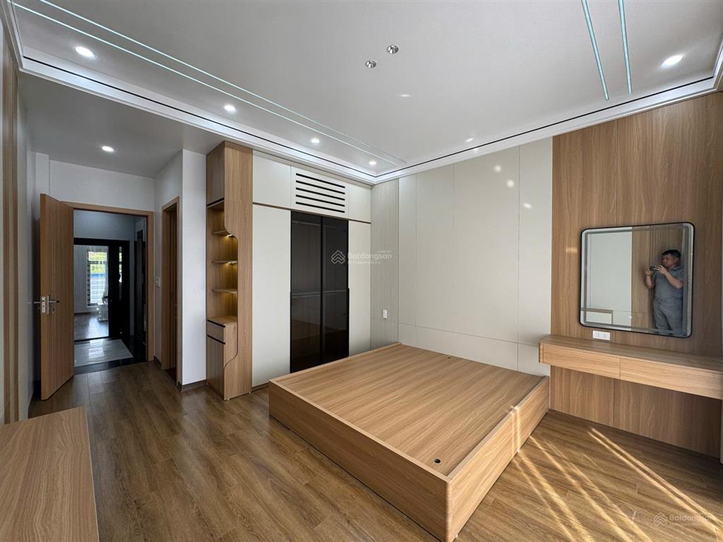 Nhà đẹp thang máy  full nội thất  phân lô lê hồng phong
