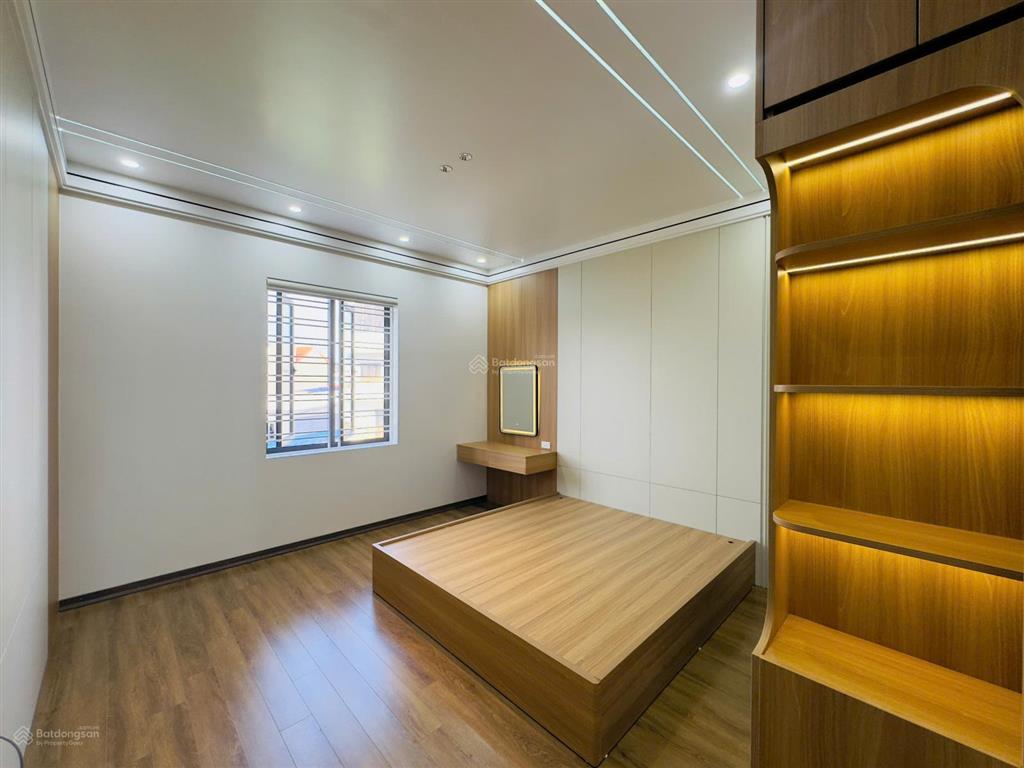 Nhà đẹp thang máy  full nội thất  phân lô lê hồng phong