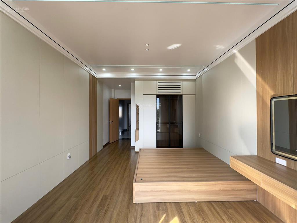 Nhà đẹp thang máy  full nội thất  phân lô lê hồng phong
