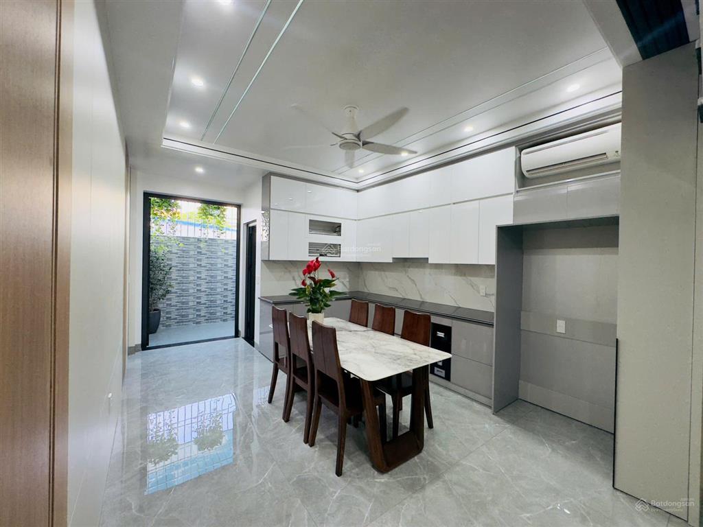 Nhà đẹp thang máy  full nội thất  phân lô lê hồng phong