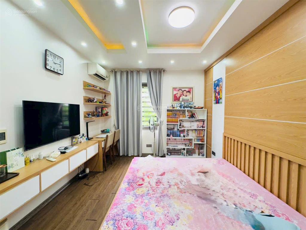 Hạ giá 500 triệu  bán nhanh  chỉ còn nhô 16 tỷ.
biệt thự sân vườn tuyến 2 đường 30m văn cao
