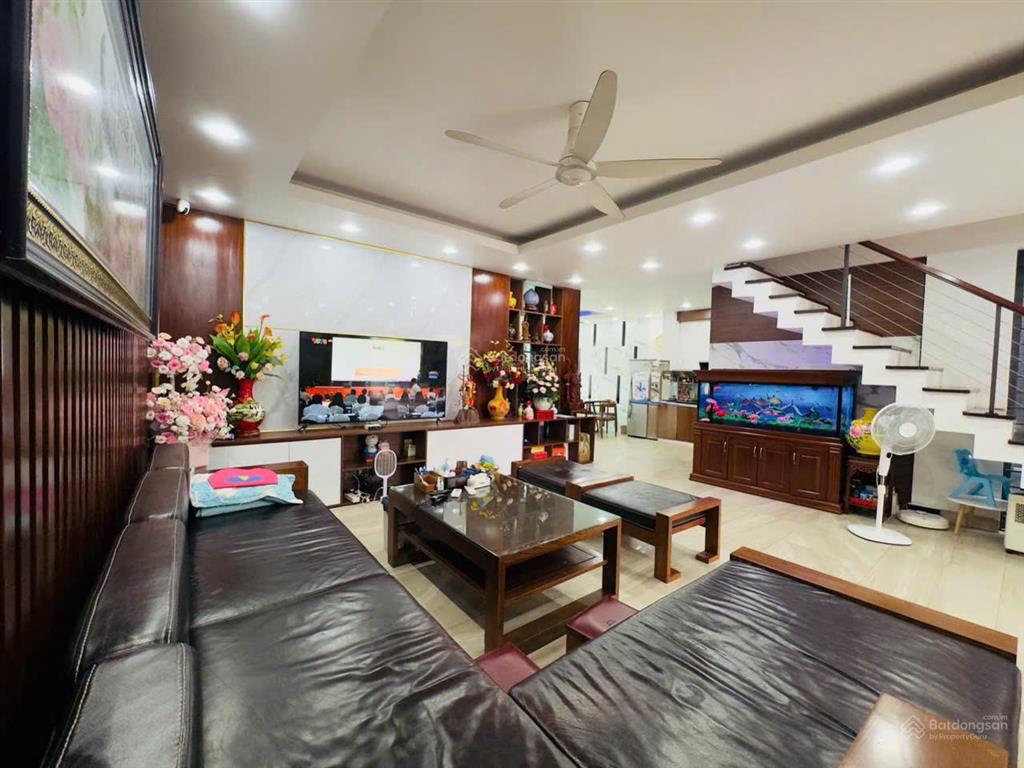 Hạ giá 500 triệu  bán nhanh  chỉ còn nhô 16 tỷ.
biệt thự sân vườn tuyến 2 đường 30m văn cao