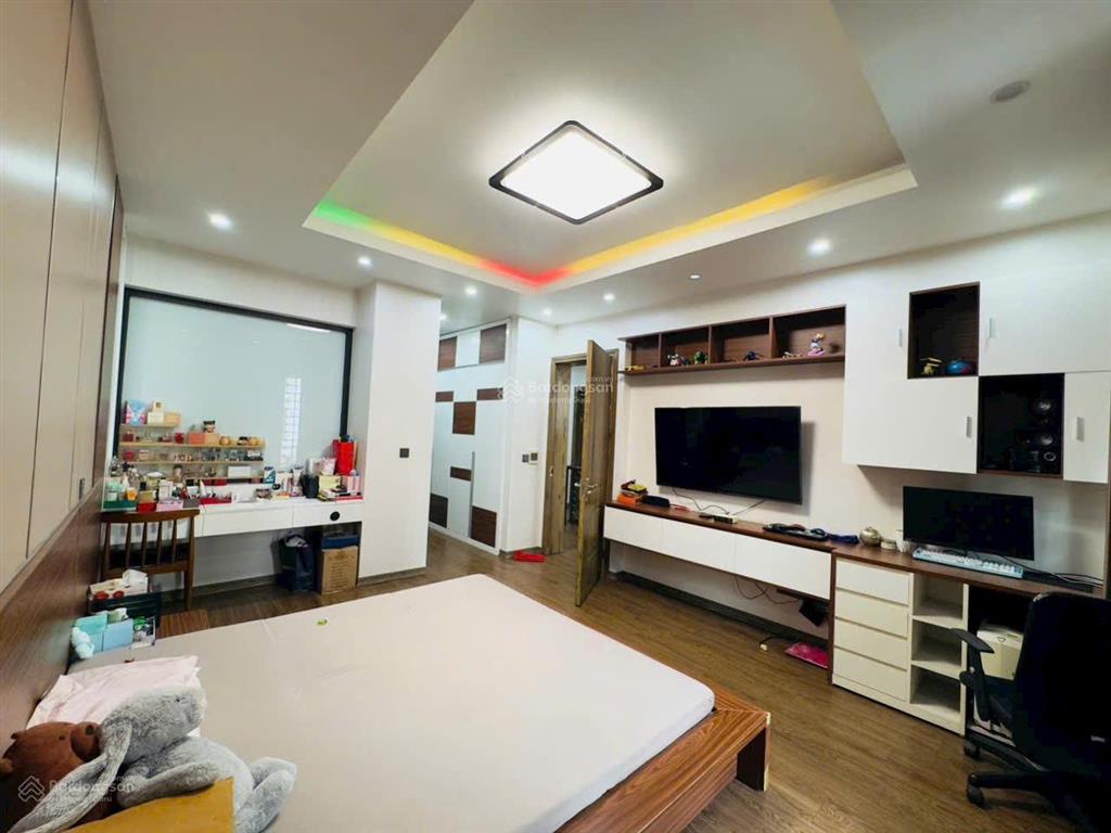 Hạ giá 500 triệu  bán nhanh  chỉ còn nhô 16 tỷ.
biệt thự sân vườn tuyến 2 đường 30m văn cao