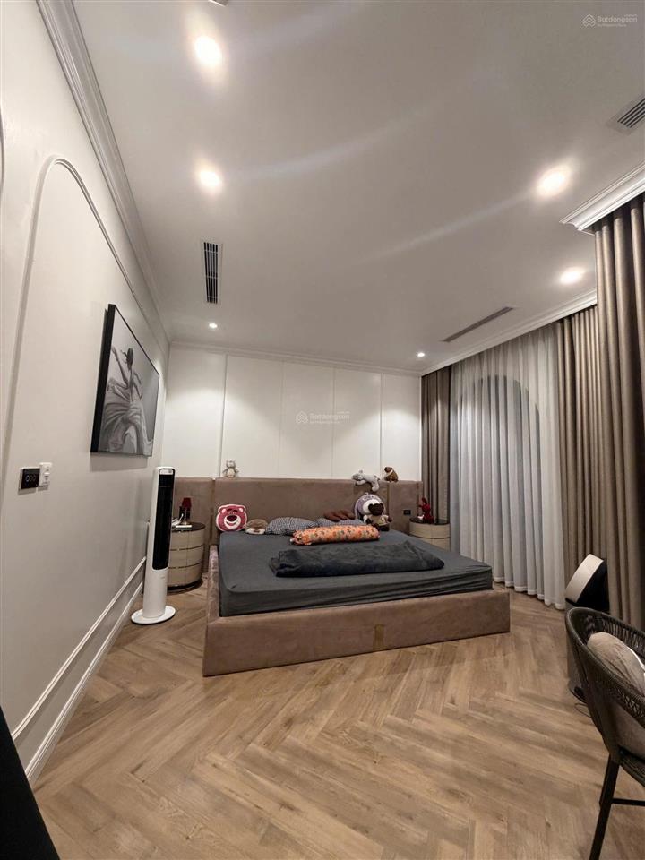 Hạ giá 500 triệu  bán nhanh  chỉ còn nhô 16 tỷ.
biệt thự sân vườn tuyến 2 đường 30m văn cao