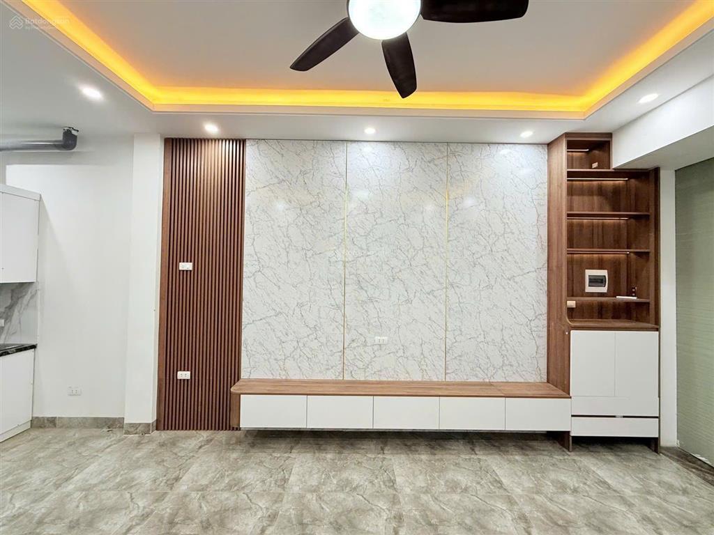 Bán nhà mới phố hồ tùng mậu, 33m2, 5 tầng, gần ô tô, full nội thất, nhỉnh 8 tỷ hiếm