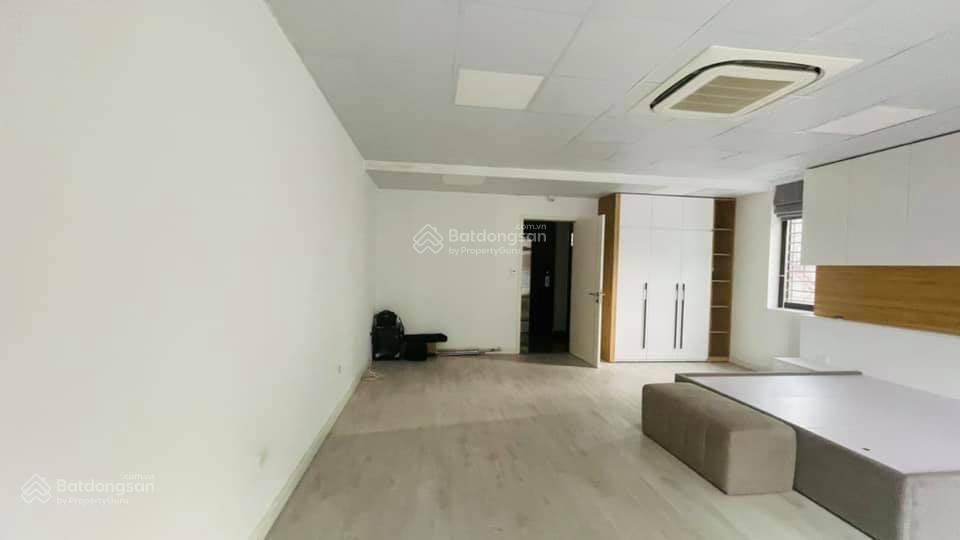 Bán nhà 5 tầng ngõ 106 hoàng quốc việt, 50m2, ô tô tránh, kd, 19 tỷ  hiếm  đường 7m  hiếm