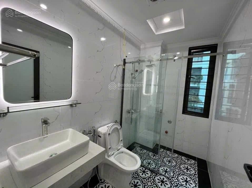 Bán nhà hồ tùng mậu 40m2, 5 tầng lô góc 3 thoáng, giá chỉ 8,8 tỷ, dòng tiền 13 triệu/tháng