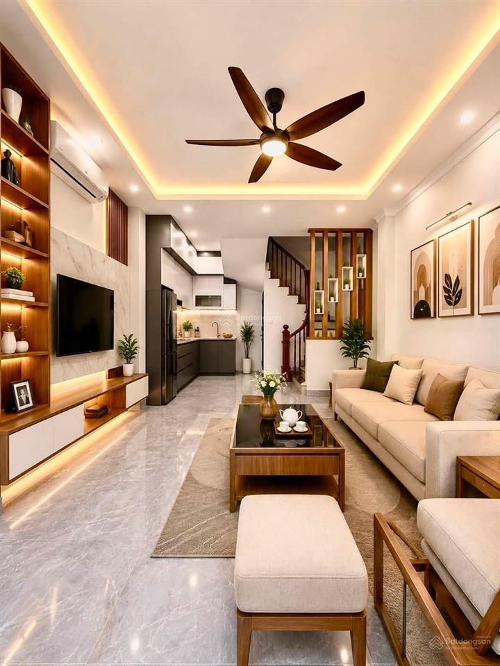 Bán nhà trần thái tông 33m²  5 tầng  gần ô tô  ngõ thông  chỉ 8 tỷ