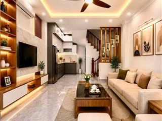 Bán nhà trần thái tông 33m²  5 tầng  gần ô tô  ngõ thông  chỉ 8 tỷ