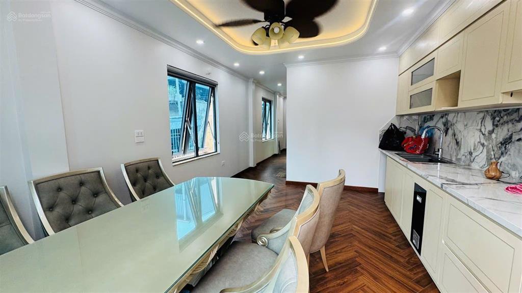 Bán nhà phân lô phố hoàng quốc việt, 61m2,7 tầng thang máy ,lô góc3 thoáng ,nhỉnh 32 tỷ, ô tô tránh