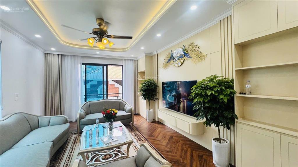 Bán nhà phân lô phố hoàng quốc việt, 61m2,7 tầng thang máy ,lô góc3 thoáng ,nhỉnh 32 tỷ, ô tô tránh
