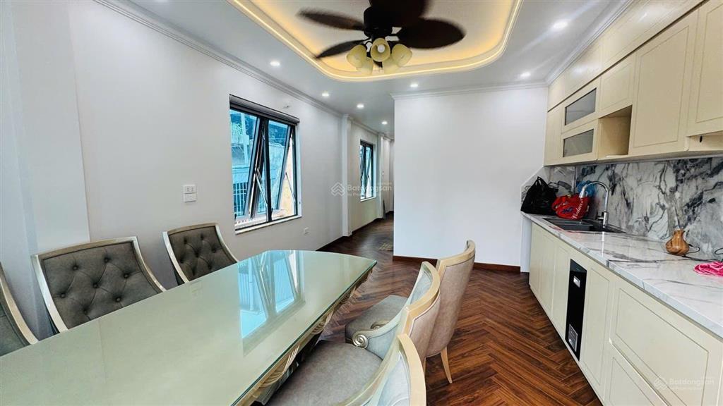Bán nhà phân lô phố hoàng quốc việt, 61m2,7 tầng thang máy ,lô góc3 thoáng ,nhỉnh 32 tỷ, ô tô tránh