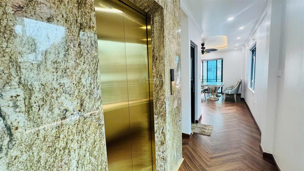 Bán nhà phân lô phố hoàng quốc việt, 61m2,7 tầng thang máy ,lô góc3 thoáng ,nhỉnh 32 tỷ, ô tô tránh