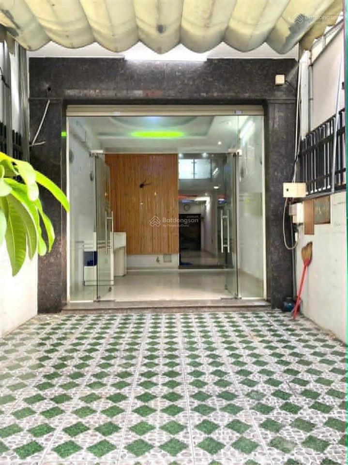 Xe tải né nhau dt 4x19m cn 75,8m2 ngay chung cư dream home, nhà btct có thể cải tạo 8pn chỉ 9,9 tỷ