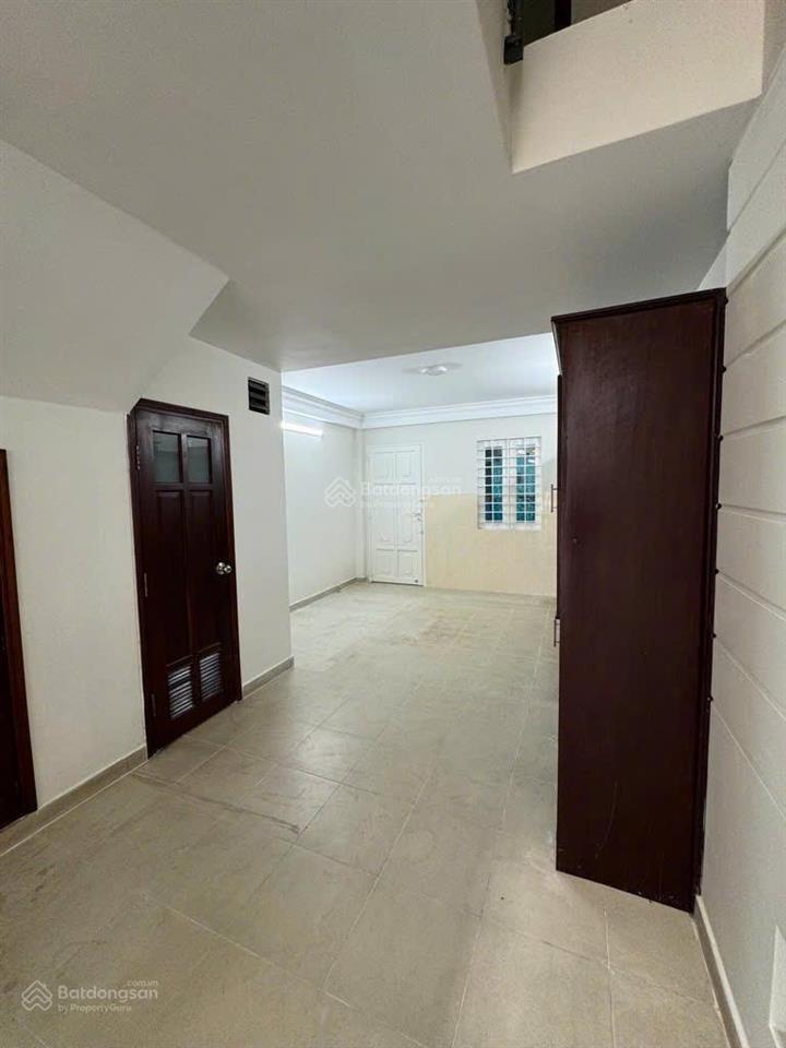 Mt kd sát chợ hạnh thông tây đường rộng 8m vừa ở vừa cho thuê gồm trệt 3 lầu dt4x16 chỉ 9,8 tỷ