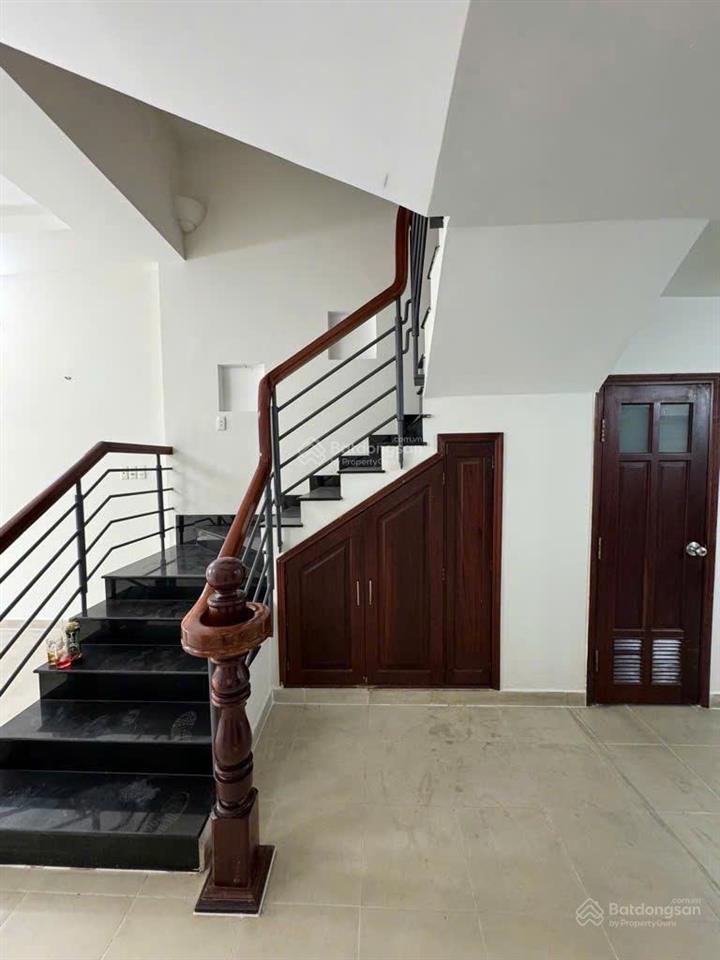 Mt kd sát chợ hạnh thông tây đường rộng 8m vừa ở vừa cho thuê gồm trệt 3 lầu dt4x16 chỉ 9,8 tỷ