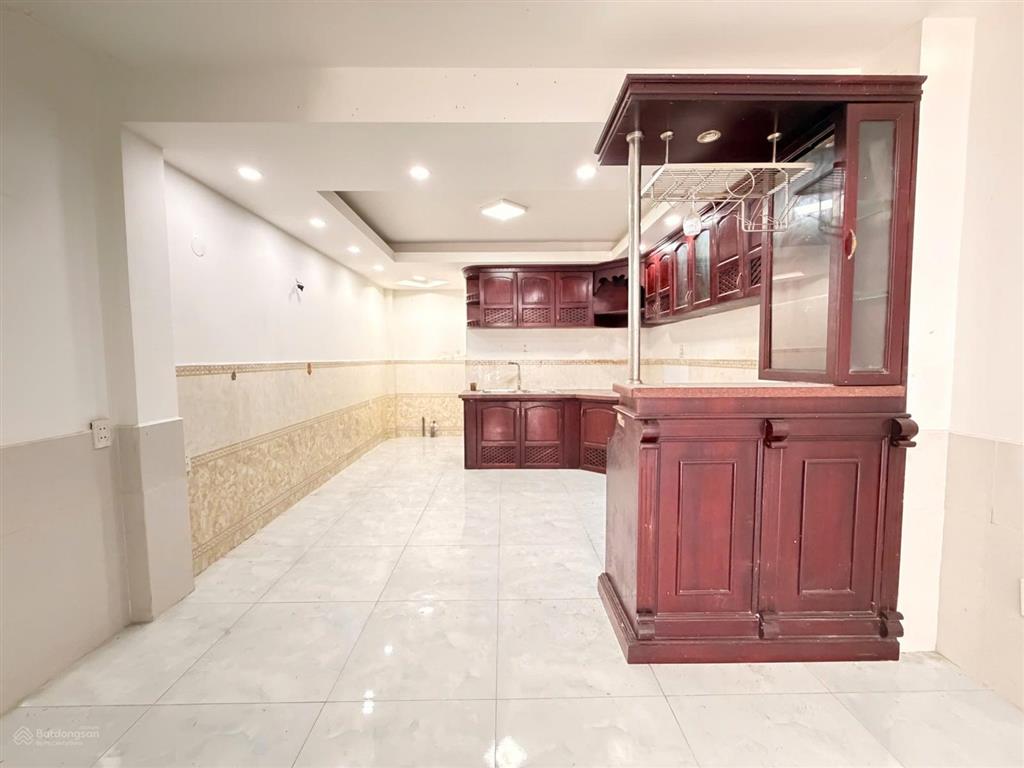 Nhà chính chủ hẻm 5m trung tâm p11 2 tầng sân để xe thoải mái, 3,7 x 16m vị trí kd vip chỉ 6,2 tỷ