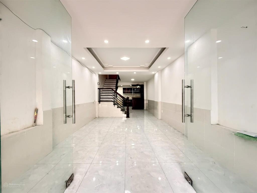 Nhà chính chủ hẻm 5m trung tâm p11 2 tầng sân để xe thoải mái, 3,7 x 16m vị trí kd vip chỉ 6,2 tỷ