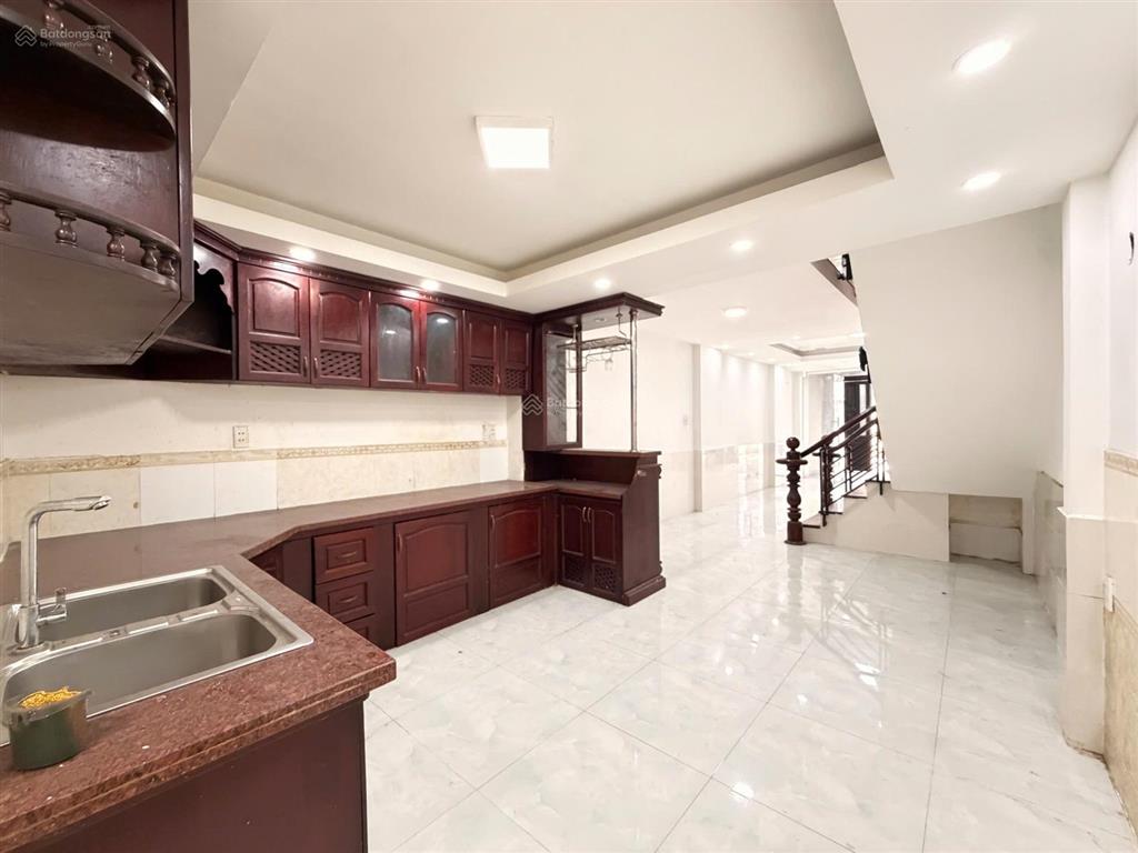 Nhà chính chủ hẻm 5m trung tâm p11 2 tầng sân để xe thoải mái, 3,7 x 16m vị trí kd vip chỉ 6,2 tỷ