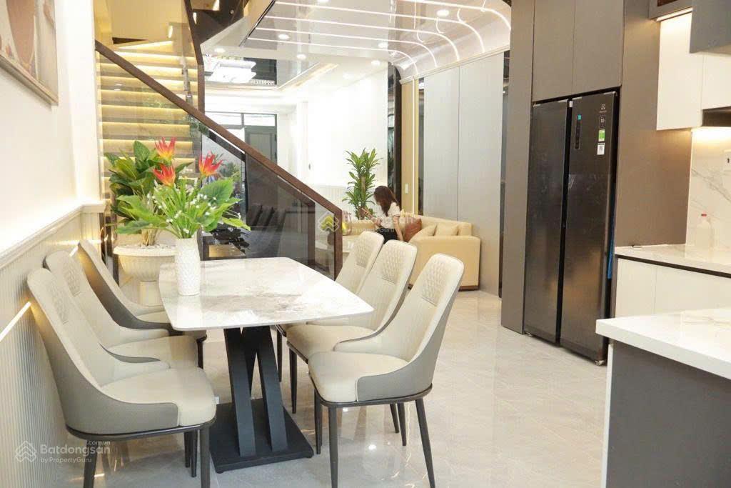 Duy nhất 1 căn nhà lầu diện tích sử dụng 300m2 full thổ cư