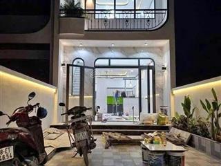 Duy nhất 1 căn nhà lầu diện tích sử dụng 300m2 full thổ cư