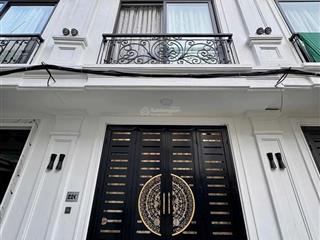 Nhà đẹp ở ngay yên hòa  cầu giấy, 30m2 đầy đủ nội thất, vị trí đẹp ngõ nông, ô tô đỗ gần