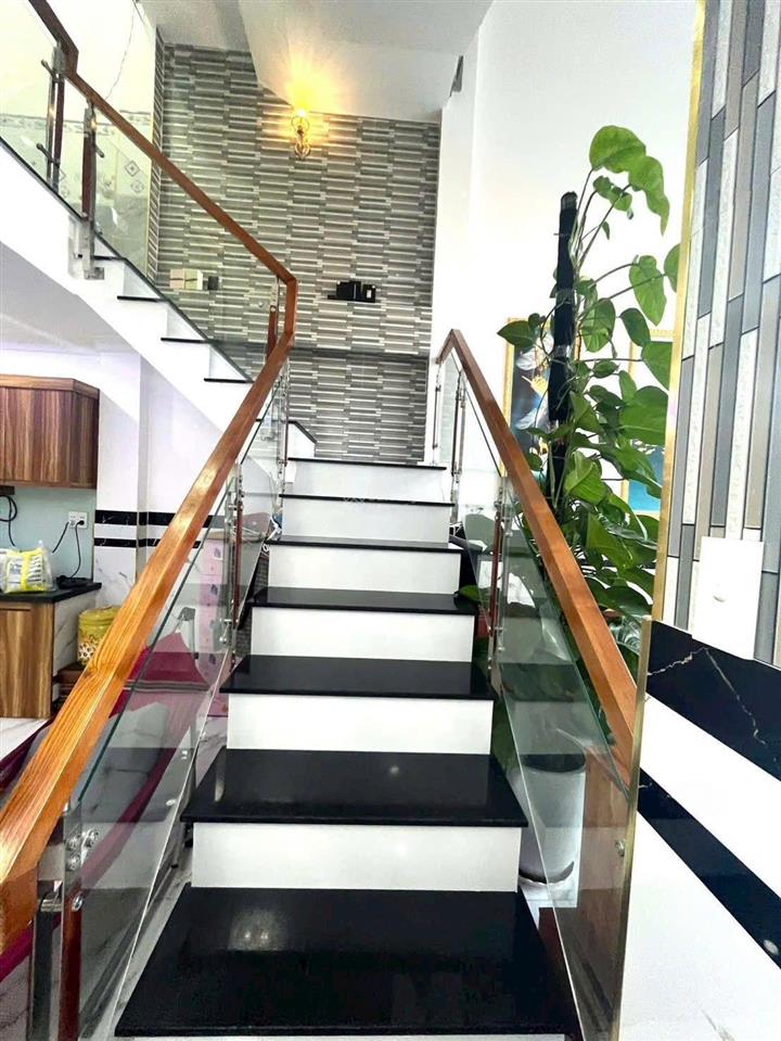 Nhà riêng, hóc môn, đường nguyễn thị thảnh,dt,84m kết cấu 1trệt 2lau,3pn, 3w sổ hồng riêng