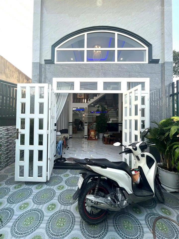 Nhà riêng, hóc môn, đường nguyễn thị thảnh,dt,84m kết cấu 1trệt 2lau,3pn, 3w sổ hồng riêng