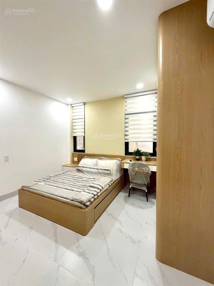 Một trệt 2 lầu, đường thới an 20q12 dt 87m, ngang 4 dài 22 m, sân thượng trước sau, sổ hồng riêng.