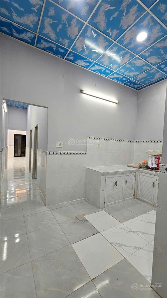 Sát mặt đường lê lợi. thị trấn hóc môn, dt, 68m, ngang 4m dài 17m 2pn, sổ hồng riêng, đã hoàn công