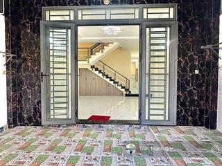 Nhà mới hxh, gần chợ hóc môn, ngang 5, 70m2, trệt lầu, 3 pn, nhỉnh 4 tỷ, cách mặt tiền chỉ 50m.