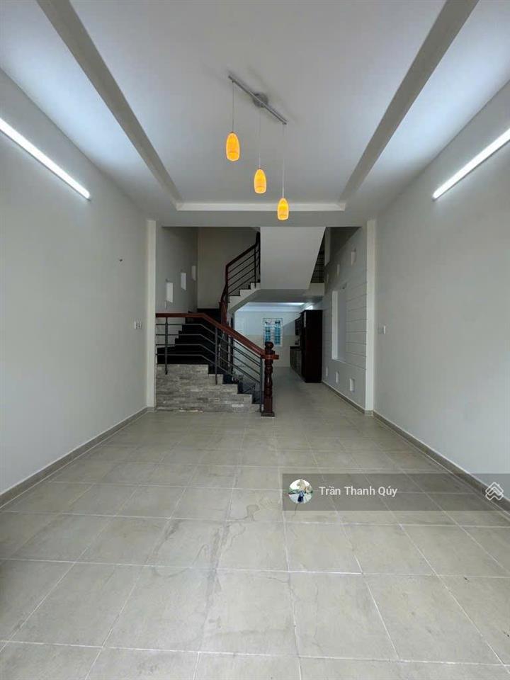 Mặt tiền kinh doanh, ngay chợ hạnh thông tây, 4 tầng đường 12m, giá chỉ 9.8 tỷ