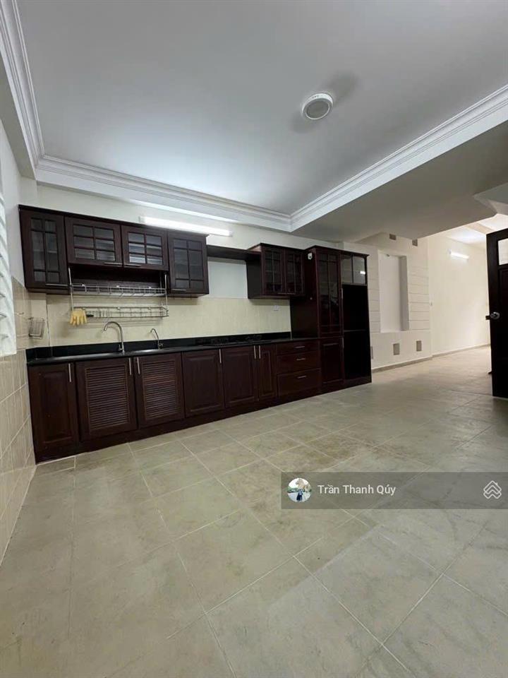 Mặt tiền kinh doanh, ngay chợ hạnh thông tây, 4 tầng đường 12m, giá chỉ 9.8 tỷ