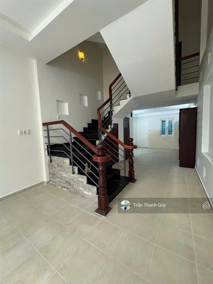 Mặt tiền kinh doanh, ngay chợ hạnh thông tây, 4 tầng đường 12m, giá chỉ 9.8 tỷ