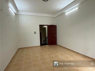 Mặt tiền kinh doanh, ngay chợ hạnh thông tây, 4 tầng đường 12m, giá chỉ 9.8 tỷ