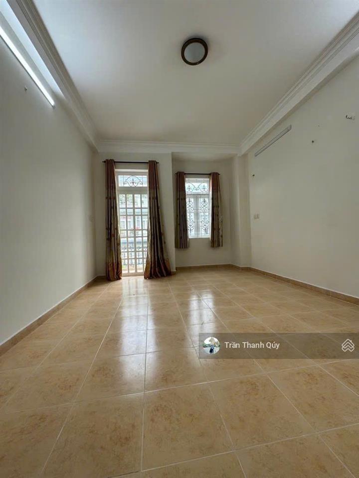 Mặt tiền kinh doanh, ngay chợ hạnh thông tây, 4 tầng đường 12m, giá chỉ 9.8 tỷ