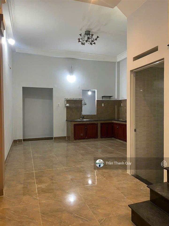 Nhà 2 tầng, diện tích 90m2, ngang 5x18 hẽm 6m, thông tứ phía gần chợ hóc môn, giá 4.75 tỷ