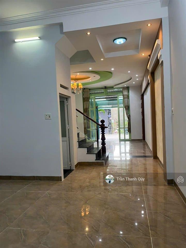 Nhà 2 tầng, diện tích 90m2, ngang 5x18 hẽm 6m, thông tứ phía gần chợ hóc môn, giá 4.75 tỷ