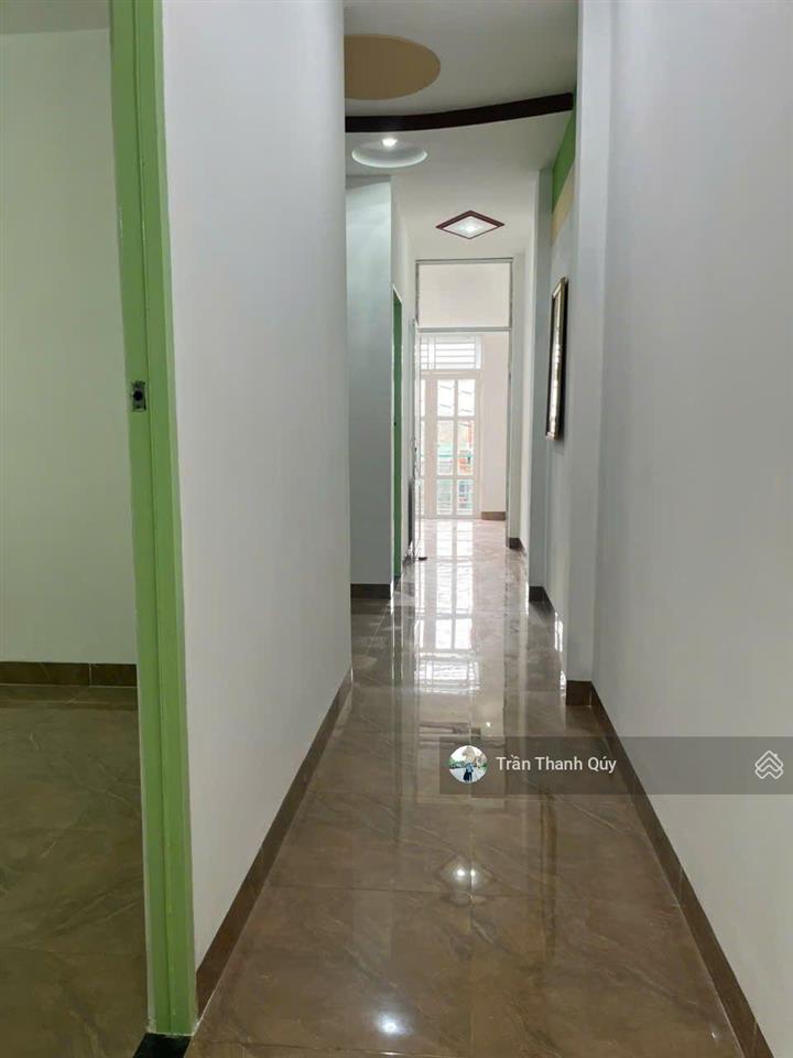 Nhà 2 tầng, diện tích 90m2, ngang 5x18 hẽm 6m, thông tứ phía gần chợ hóc môn, giá 4.75 tỷ