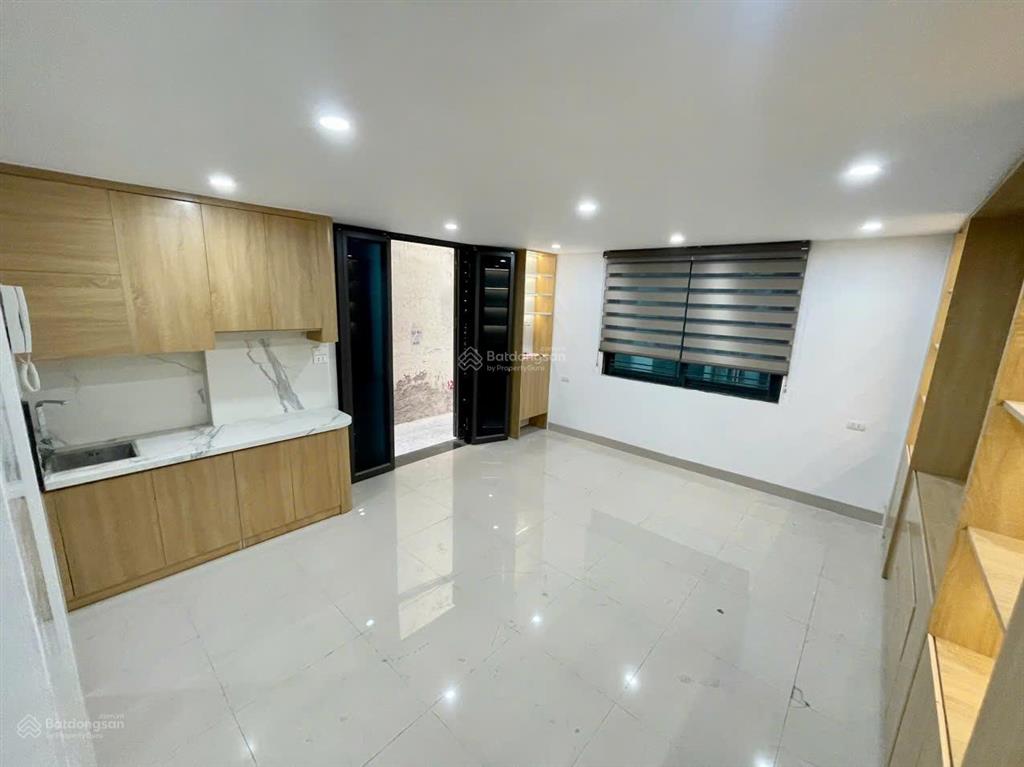 Cho thuê nr 40m2, 4pn, 4wc tại phố giảng võ, có thang máy, giá thuê 18tr/th.  0982 987 ***