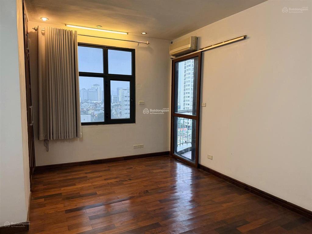 Cho thuê nr 8pn, 4wc, 50m2, 28 triệu vnd tại phố chùa láng, có thang máy, oto đỗ cửa.  0356 380 ***