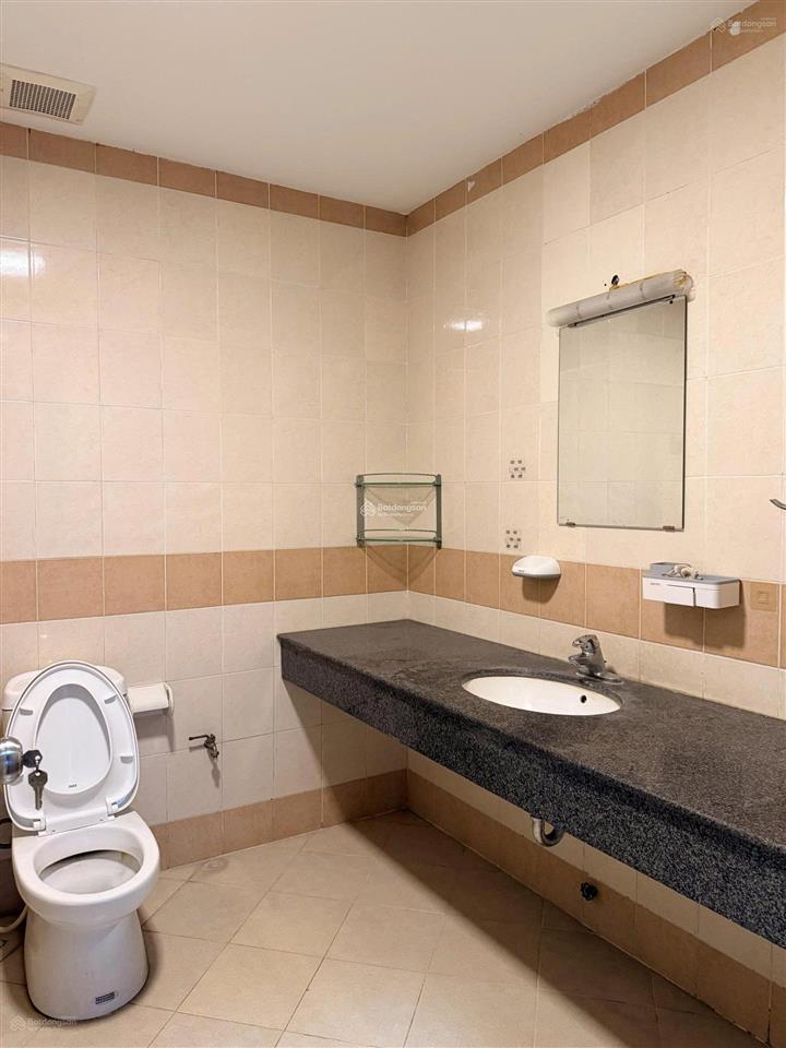 Cho thuê nr 8pn, 4wc, 50m2, 28 triệu vnd tại phố chùa láng, có thang máy, oto đỗ cửa.  0356 380 ***