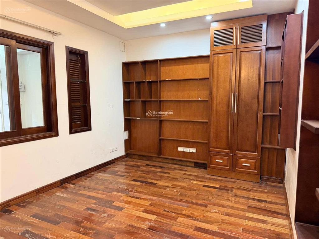 Cho thuê nr 8pn, 4wc, 50m2, 28 triệu vnd tại phố chùa láng, có thang máy, oto đỗ cửa.  0356 380 ***