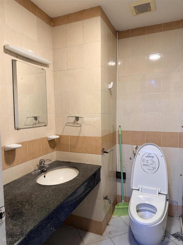 Cho thuê nr 8pn, 4wc, 50m2, 28 triệu vnd tại phố chùa láng, có thang máy, oto đỗ cửa.  0356 380 ***